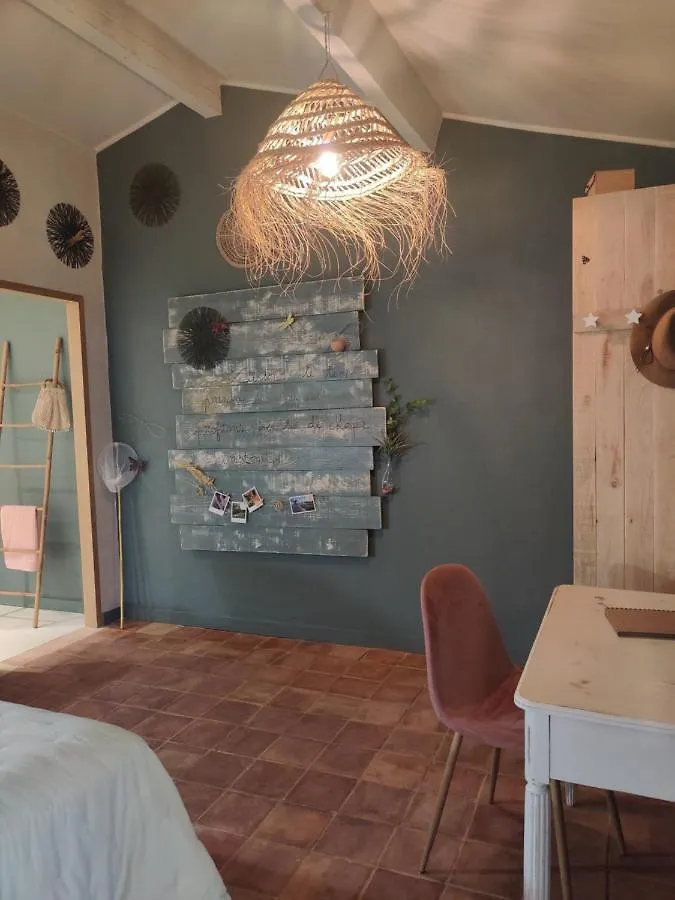 Chambre D'Hotes Et Puis Voila! Bed & Breakfast Murs  0*, Murs (Vaucluse)